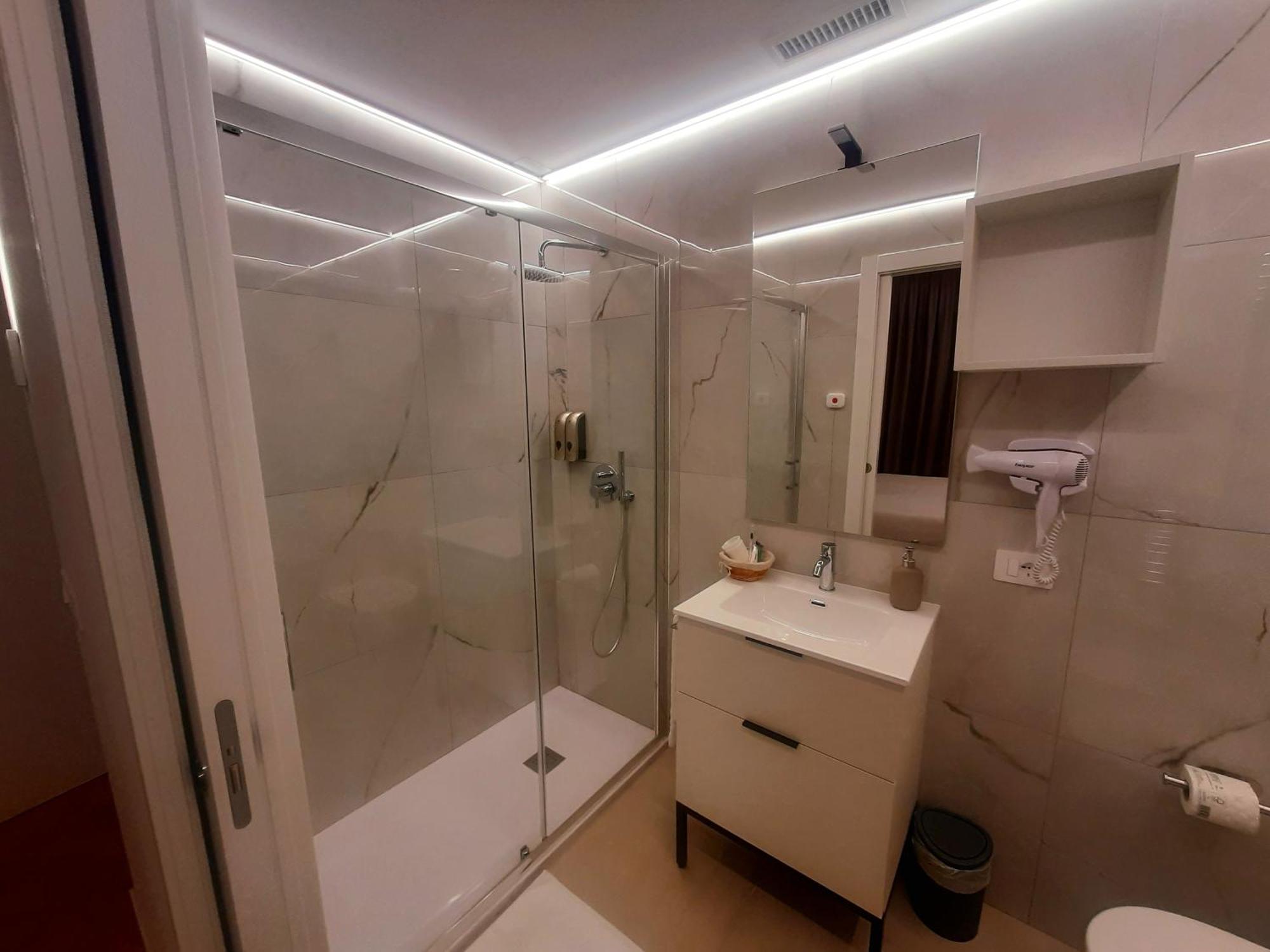 Mako Suites - Centro E Stazione Monza Eksteriør billede